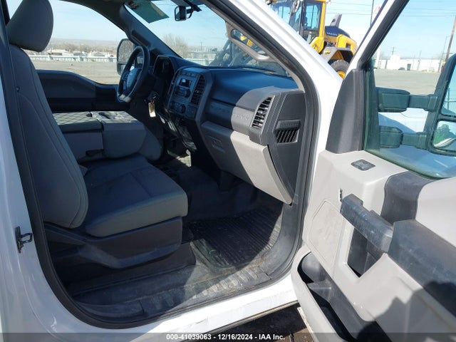Ford F-250 Xl 2018 1FTBF2A61JEC47943 Image 5