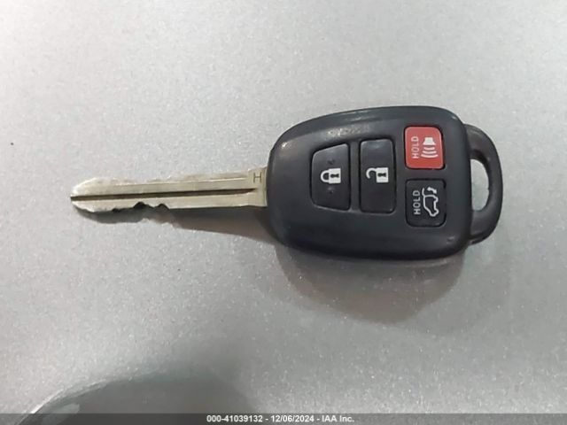 2T3WFREV1GW270863 Toyota Rav4 Xle