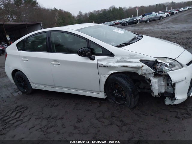 Toyota Prius Two 2015 JTDKN3DU2F0407030 Image 13