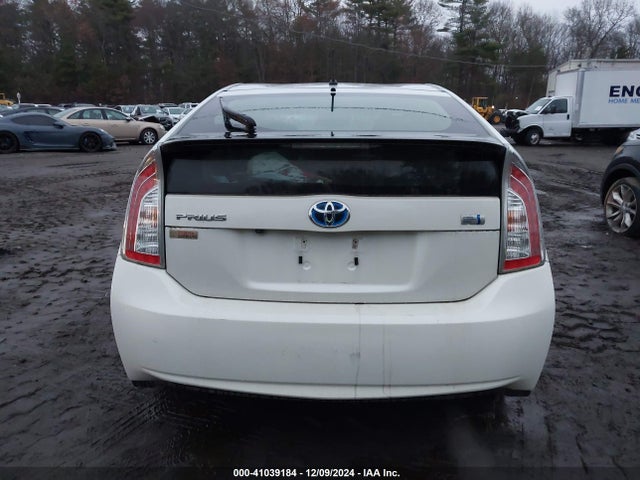 Toyota Prius Two 2015 JTDKN3DU2F0407030 Image 16