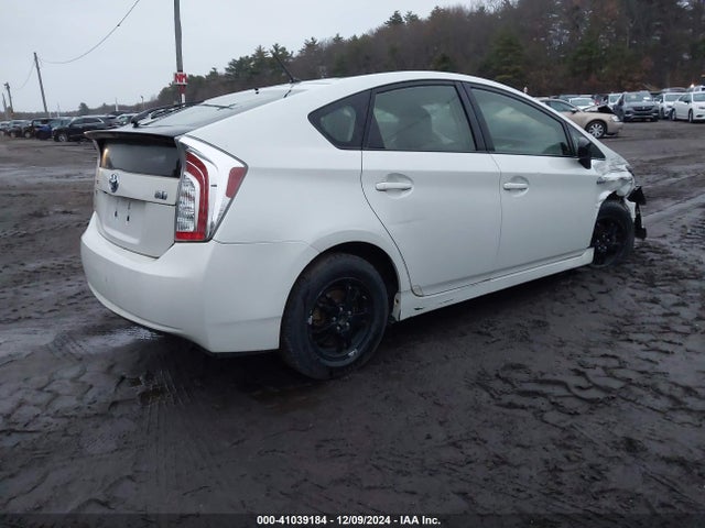 Toyota Prius Two 2015 JTDKN3DU2F0407030 Image 4