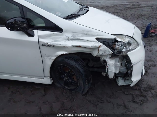 Toyota Prius Two 2015 JTDKN3DU2F0407030 Image 6