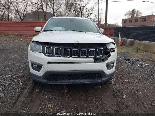 3C4NJCBB7JT322318 Jeep Compass Latitude Fwd