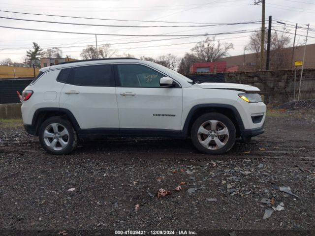 3C4NJCBB7JT322318 Jeep Compass Latitude Fwd