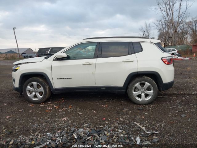 3C4NJCBB7JT322318 Jeep Compass Latitude Fwd