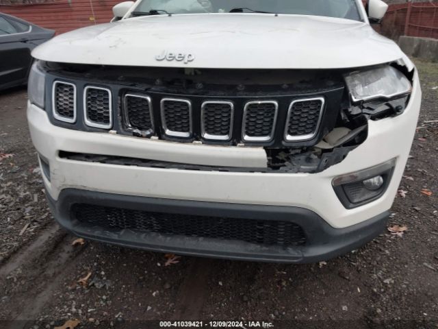 3C4NJCBB7JT322318 Jeep Compass Latitude Fwd