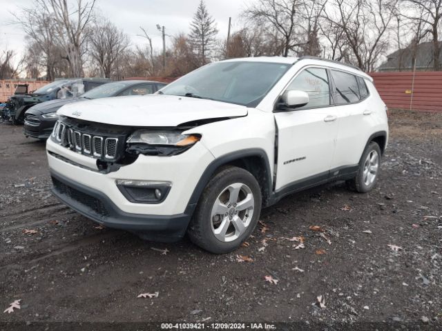 3C4NJCBB7JT322318 Jeep Compass Latitude Fwd