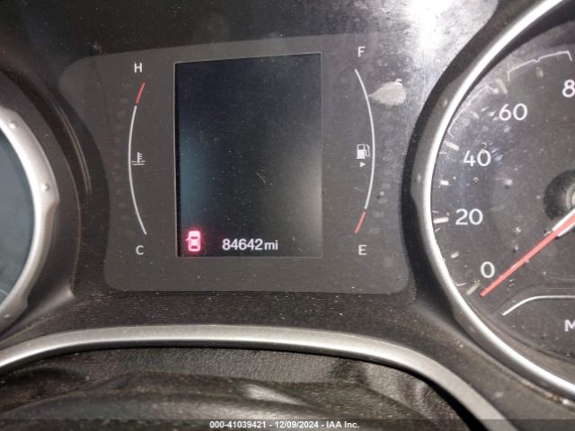 3C4NJCBB7JT322318 Jeep Compass Latitude Fwd