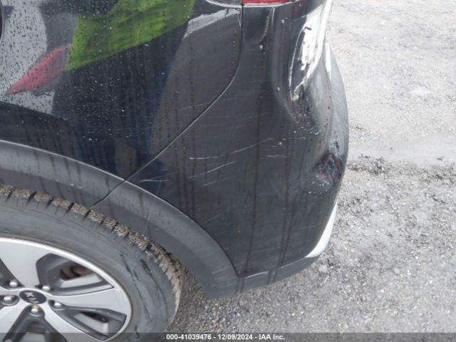 KNDCB3LC4H5037663 KIA NIRO LX