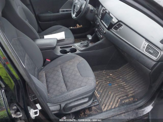KNDCB3LC4H5037663 KIA NIRO LX