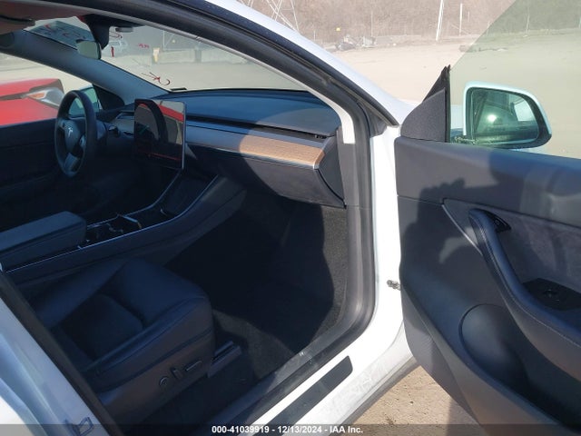 2021 TESLA MODEL Y 5YJYGDEE1MF074948 Photo 4