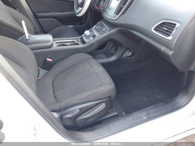 Chrysler 200 Limited 2015 1C3CCCAB2FN643407 Image 5