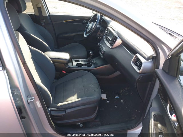 5XYPGDA52GG108992 KIA Sorento 3.3l Lx