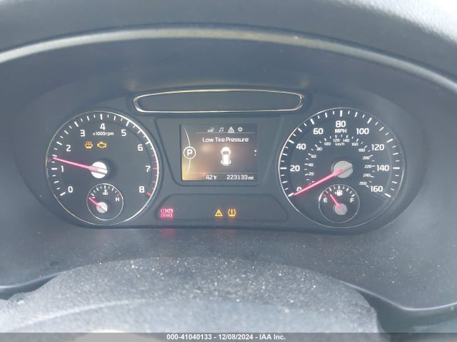 5XYPGDA52GG108992 KIA Sorento 3.3l Lx