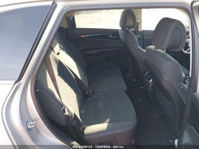 5XYPGDA52GG108992 KIA Sorento 3.3l Lx