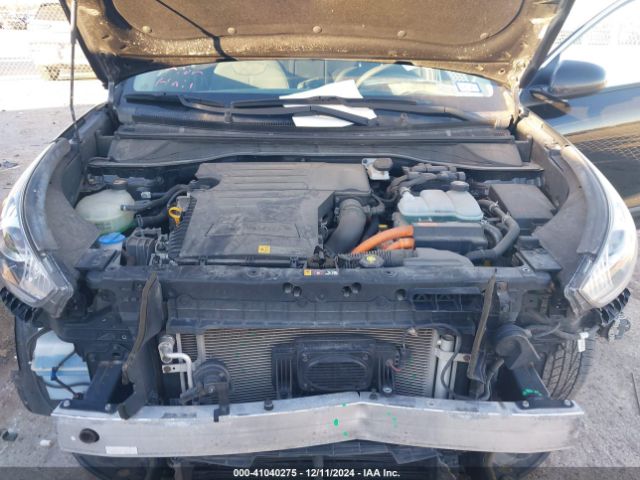 KNDCB3LC0H5076105 KIA NIRO LX