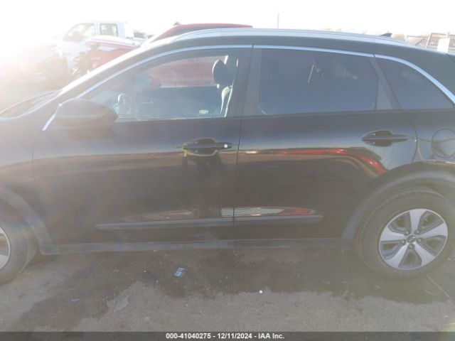 KNDCB3LC0H5076105 KIA NIRO LX