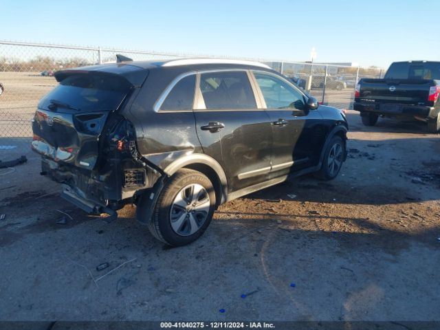 KNDCB3LC0H5076105 KIA NIRO LX