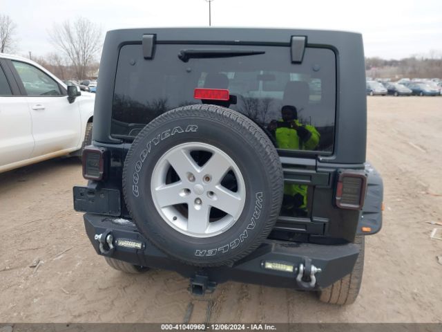 1C4BJWDG5HL556847 Jeep Wrangler Unlimited Sport 4x4