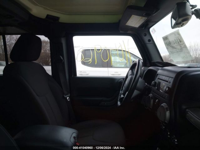 1C4BJWDG5HL556847 Jeep Wrangler Unlimited Sport 4x4