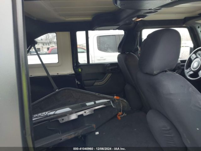 1C4BJWDG5HL556847 Jeep Wrangler Unlimited Sport 4x4