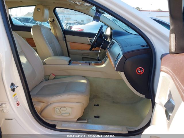 2010 JAGUAR XF SAJWA0FA3AHR60957 Photo 4