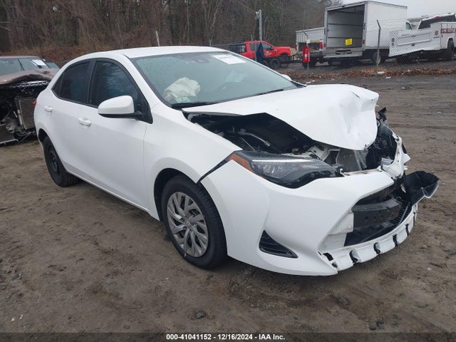 Toyota COROLLA LE 2018 2T1BURHE7JC978830 Image 1