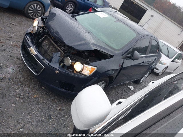 Chevrolet Sonic Lt Auto 2015 1G1JC5SH0F4217084 Image 2
