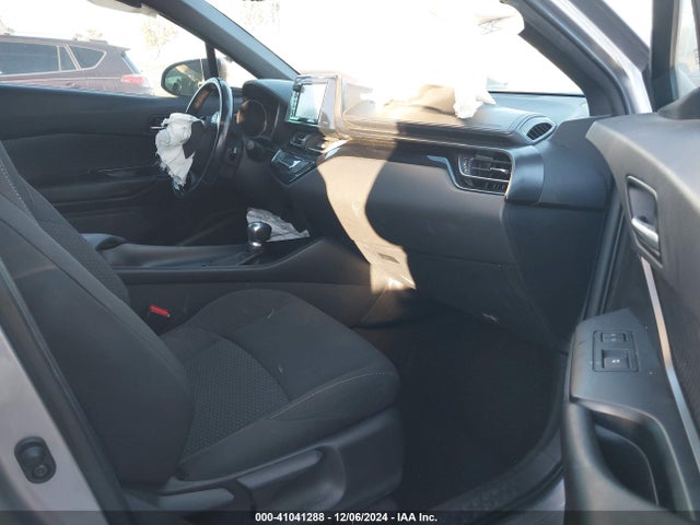 NMTKHMBX3JR013986 Toyota C-hr Xle Premium