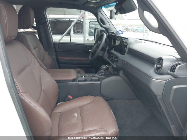 JTEABFAJXRK003591 Toyota Land Cruiser