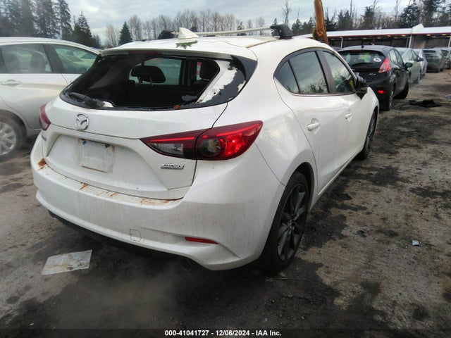 3MZBN1L32JM190823 Mazda Mazda3 Touring