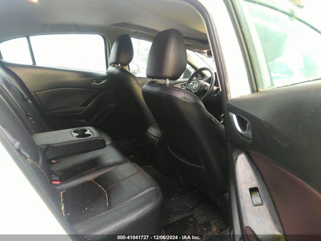 3MZBN1L32JM190823 Mazda Mazda3 Touring