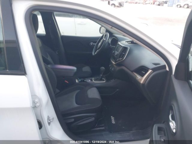 1C4PJLAB3FW684223 Jeep Cherokee Sport