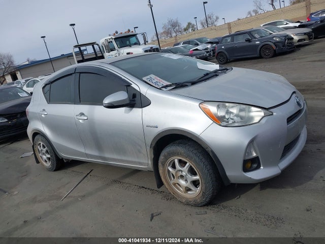 Toyota Prius C Two 2014 JTDKDTB38E1569377 Image 13