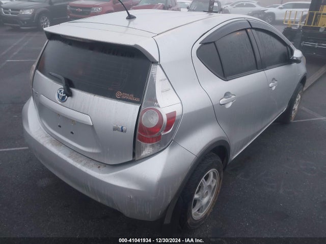 JTDKDTB38E1569377 Toyota Prius C Two