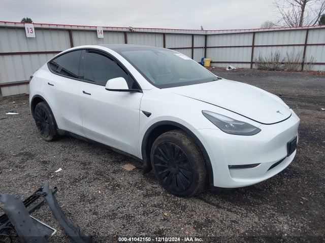 2024 TESLA MODEL Y 7SAYGDEE9RF072391 Photo 0