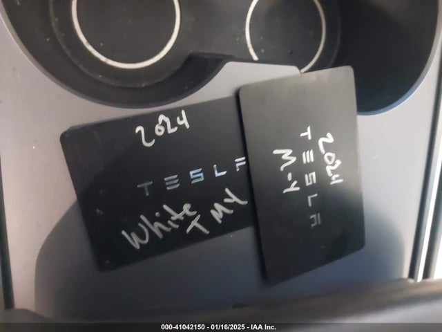 2024 TESLA MODEL Y 7SAYGDEE9RF072391 Photo 10