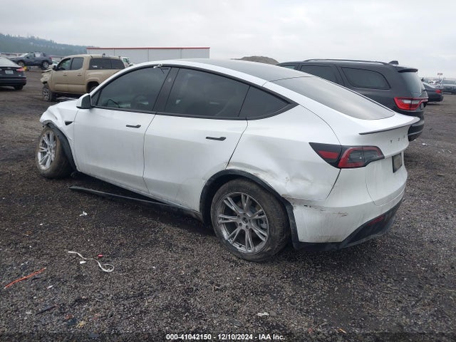 2024 TESLA MODEL Y 7SAYGDEE9RF072391 Photo 2