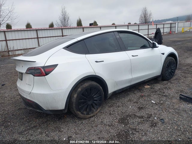 2024 TESLA MODEL Y 7SAYGDEE9RF072391 Photo 3