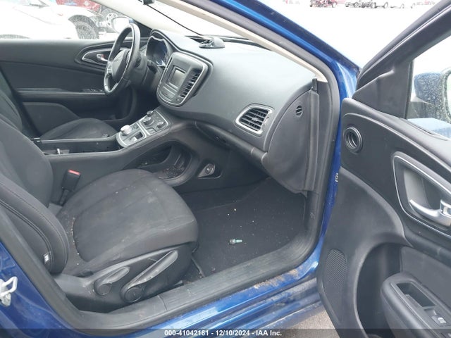 Chrysler 200 Limited 2015 1C3CCCAB6FN538093 Image 5