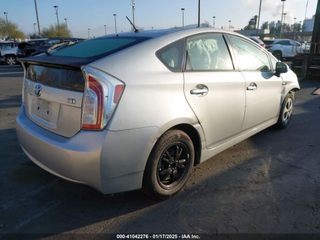 JTDKN3DU5F0483728 Toyota Prius Two