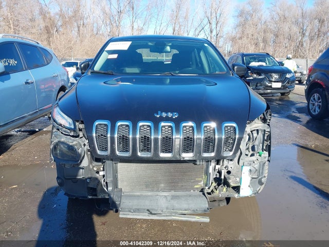 1C4PJMAB7GW142629 Jeep Cherokee Sport