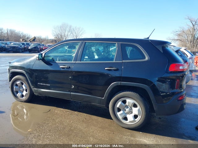 1C4PJMAB7GW142629 Jeep Cherokee Sport