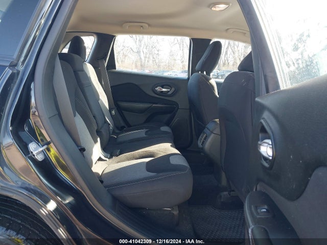 1C4PJMAB7GW142629 Jeep Cherokee Sport