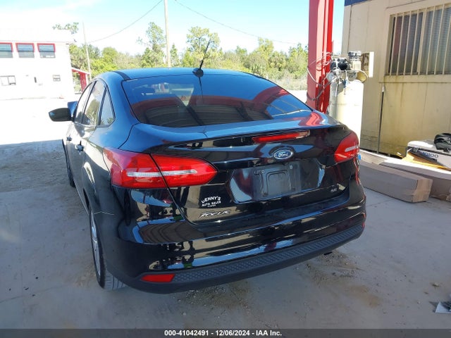 Ford FOCUS SE 2018 1FADP3F24JL294869 Image 3