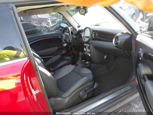 2008 MINI COOPER S CLUBMAN WMWMM335X8TP87447 Photo 4