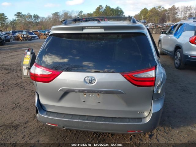5TDYZ3DC2HS872655 Toyota Sienna Xle 8 Passenger