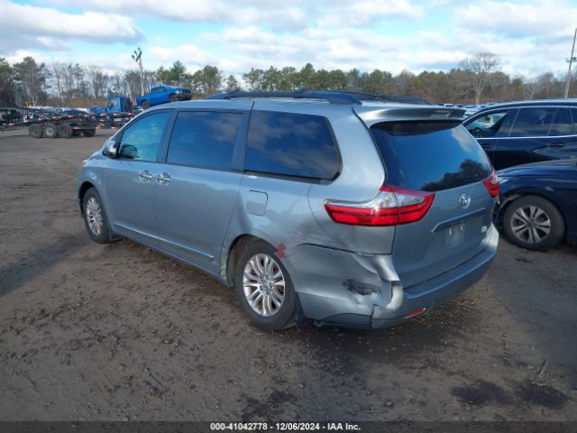 5TDYZ3DC2HS872655 Toyota Sienna Xle 8 Passenger