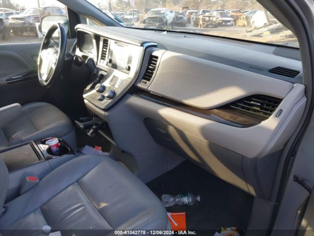5TDYZ3DC2HS872655 Toyota Sienna Xle 8 Passenger