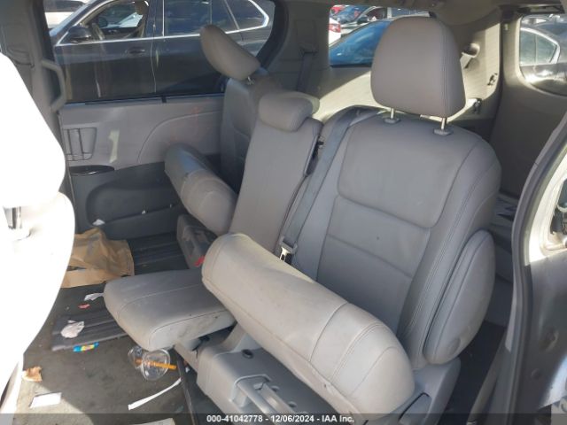 5TDYZ3DC2HS872655 Toyota Sienna Xle 8 Passenger